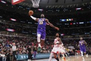 开云体育-詹姆斯24+5创NBA历史第1神迹！东契奇46+7+11+8记3分刷爆纪录